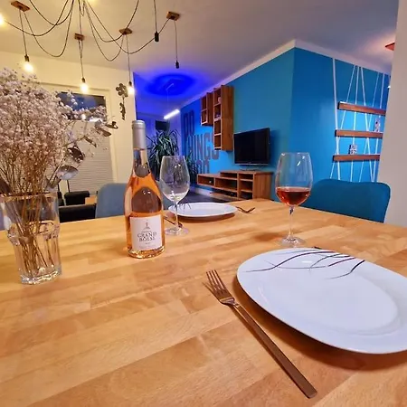 Huge And Modern With Terrace