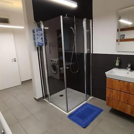 Huge And Modern With Terrace
